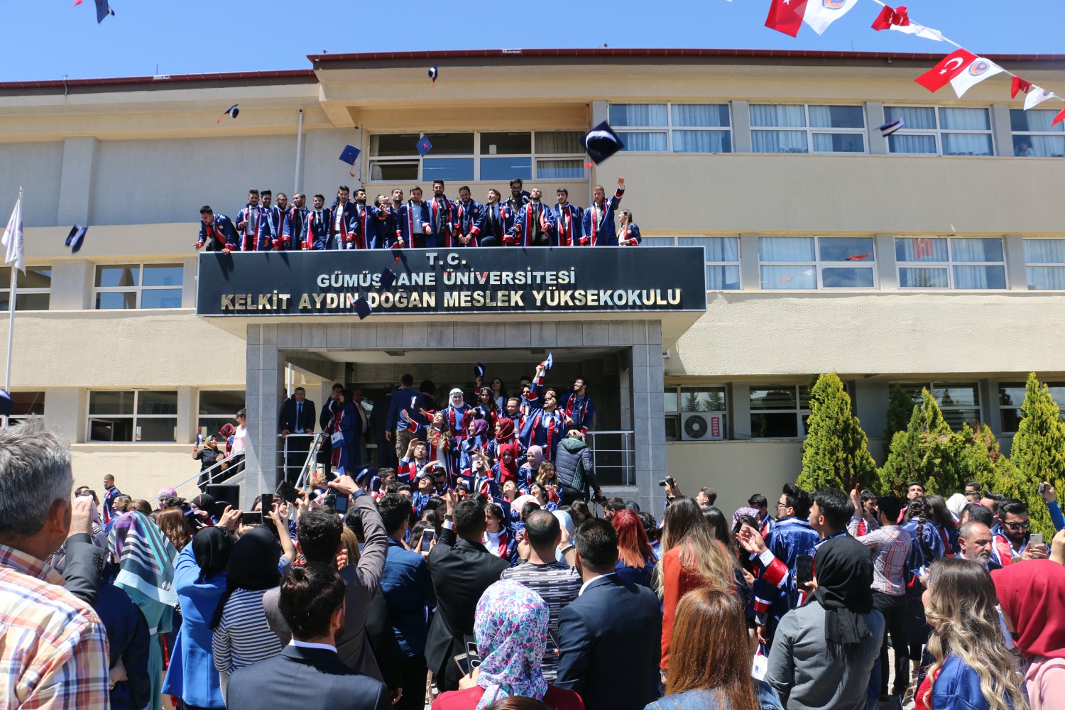 Kelkit Aydın Doğan Meslek Yüksekokulu’nda 13. Mezuniyet Töreni