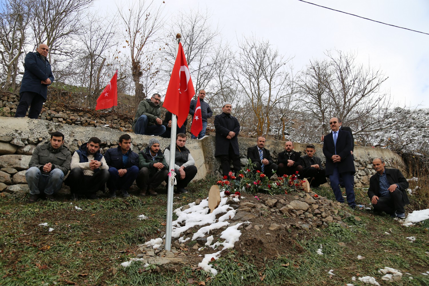 Rektörümüzden Şehit Öğretmenin Kabrine ve Ailesine Ziyaret