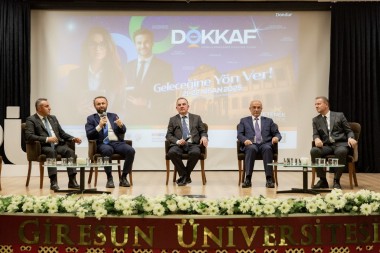 Rektörümüz DOKKAF’25’te Kariyer Yolculuğunu Anlattı